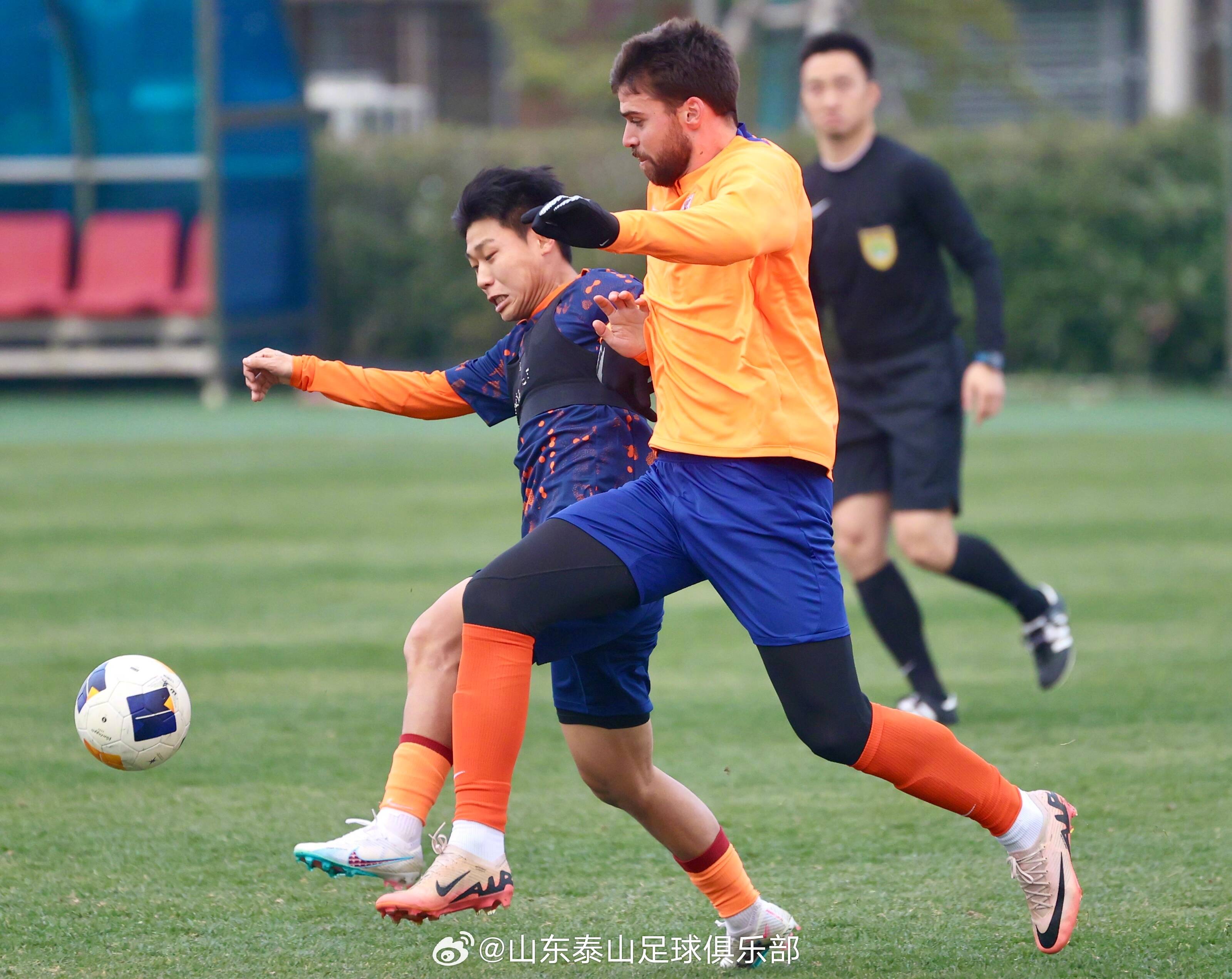 友博平台 -关于山东泰山训练开放日，赛后官宣签约引欢呼，NBA常规赛在即，训练强度明显提升的信息