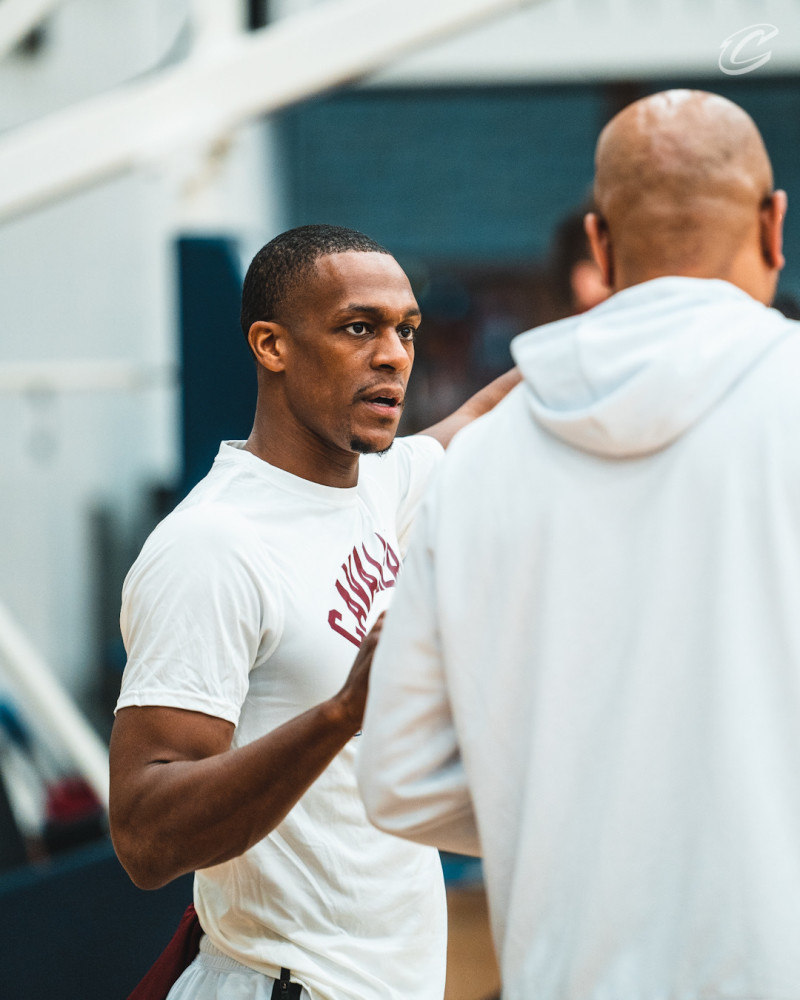 友博网站 -尤文图斯训练开放日，国际比赛日临场应变引欢呼，西甲在即，球探报告显示潜力 