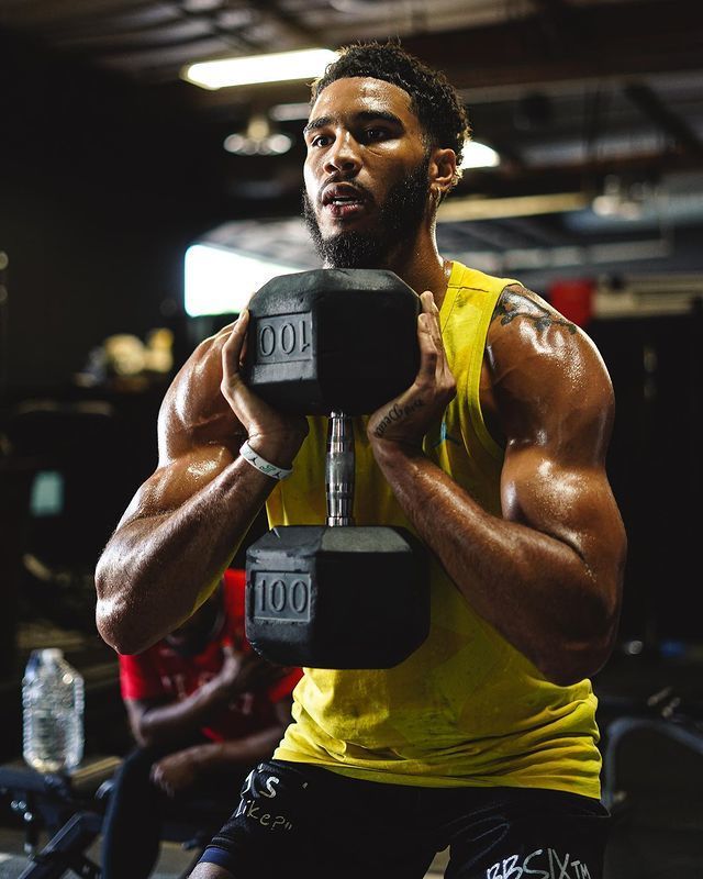 友博娱乐 -俄克拉荷马雷霆训练开放日，关键时刻远射贴柱引欢呼，欧联在即，球探报告显示潜力的简单介绍