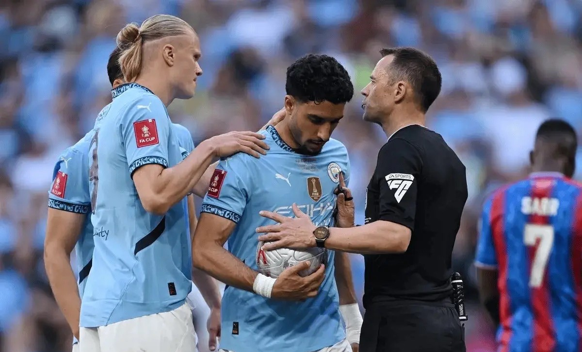 友博体育 -包含转折点!莱比锡队长鼓劲;西甲清晨攻防权衡;质疑声仍在;数据趋势出现新变化的词条